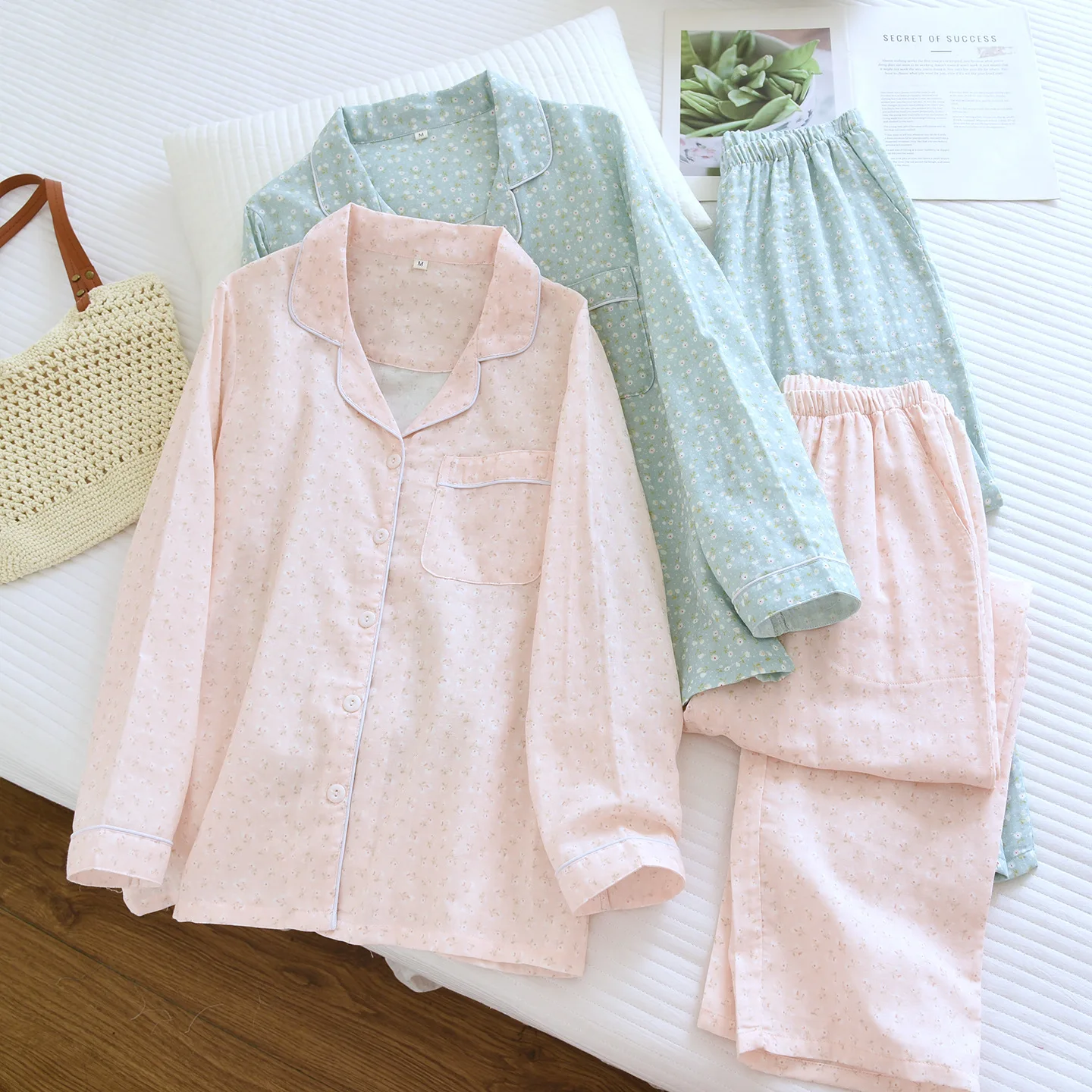 

Новый женский пижамный комплект из 100% хлопкового крепа на весну-осень 2026 года: брюки и рубашка с длинным рукавом, милый принт, домашняя одежда