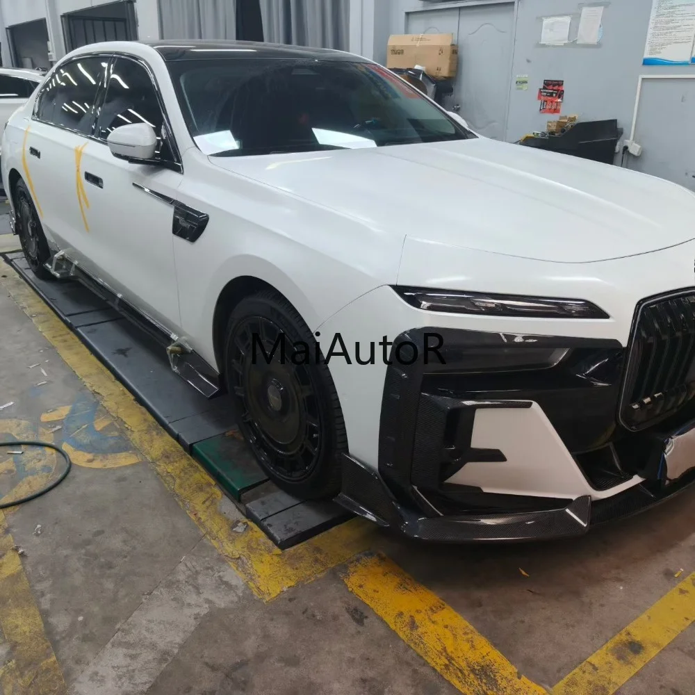 Car Body Front lip rear Lip Side Skirt rear spoiler For BMW 7 Series G70 i7 modified sports Style front bumperl body kit parts