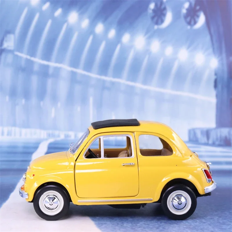 Bburago 1:24 1965 Fiat 500F Alloy Model Simulation Car Decoration Collection Gift Toy Birthday Present B802