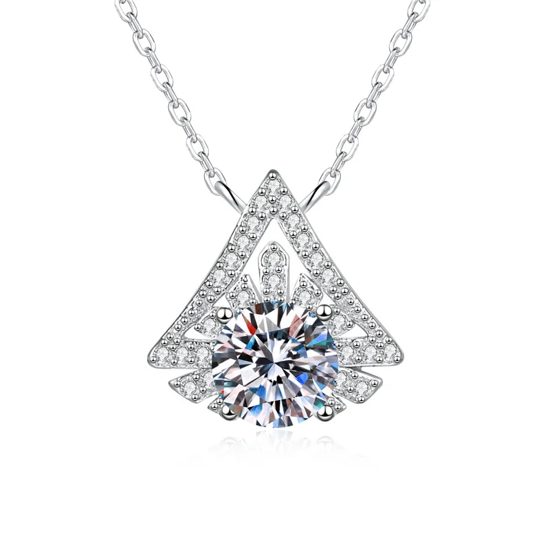 

ZFSILVER Fashion Trend Classic 925 Silver 1ct Moissanite Snow Christmas Tree Necklace Charm Women Accessories Jewelry Gift XL501
