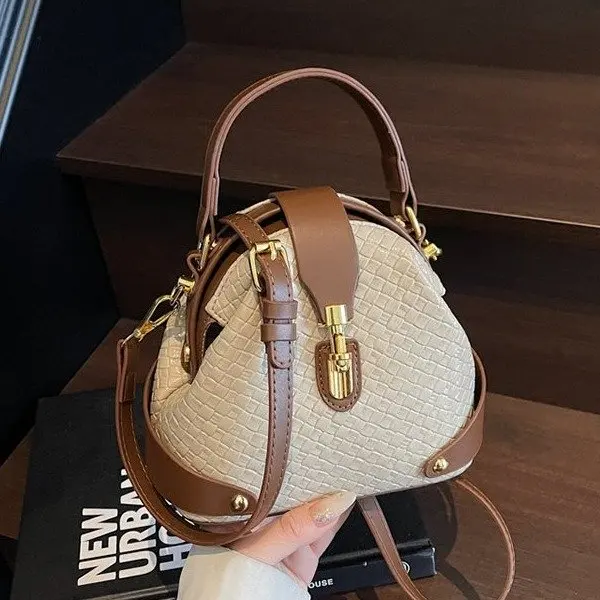 

2026 New High-end Bag Women's Versatile Fashion Niche Portable Messenger Bag Simple Texture Shoulder Bag