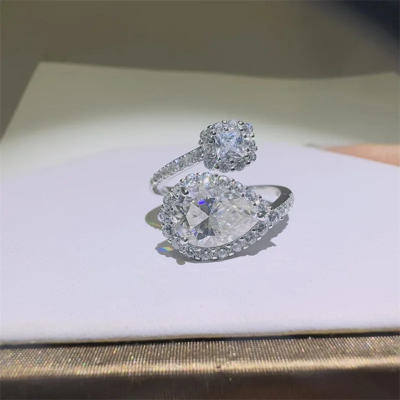 

Platinum PT950 2-Carat D-Color VVS1 Teardrop-Cut Moissanite Ring