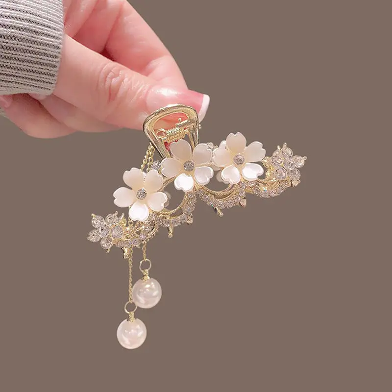 1 Pcs Fashion Exquisite Water Diamond Camellia Flower Pearl Tassel Hair Claws For Women Girls Party Hair Accessories