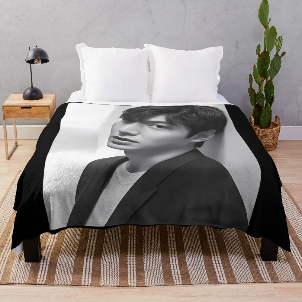 

Lee Min Ho - V8 Throw Blanket Blanket Fluffy Luxury Brand Blanket Fluffy Blankets Large Thermal Blanket