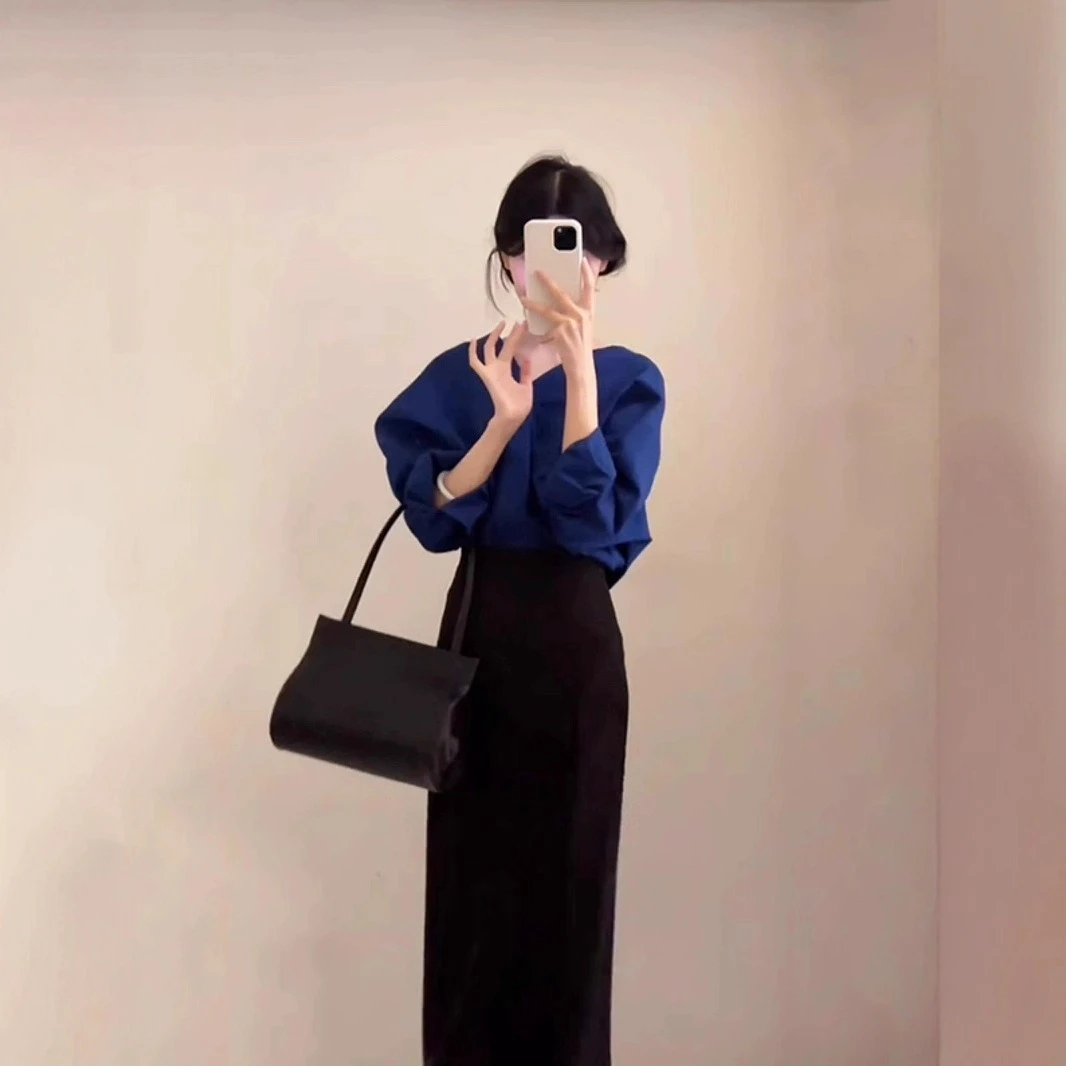 Retro High-end Klein Blue Shirt Women's 2025 New Light and Mature Royal Sister Temperament V-neck Long-sleeved Top