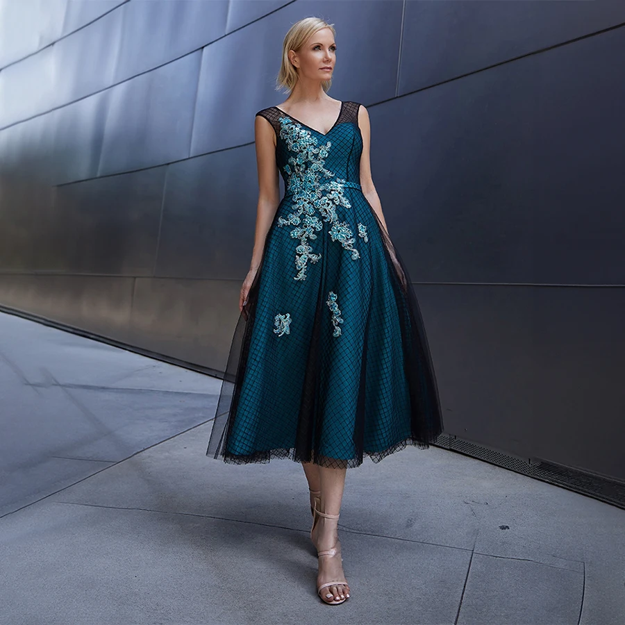 

Chic and Sophisticated Prom Gown Sleeveless V Neck Illusion Sexy Tea-Length Backless Evening Dresses платья на торжество