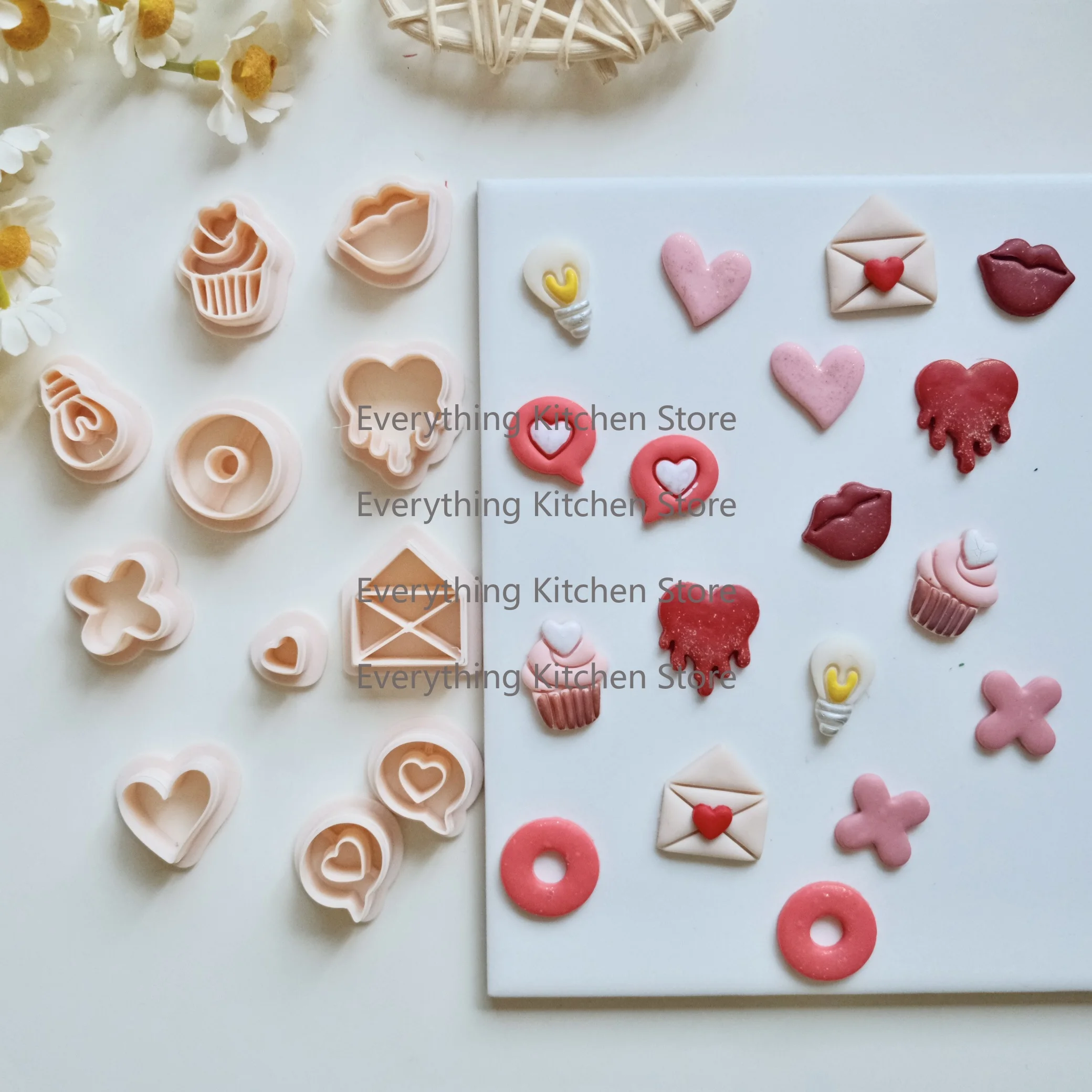 قواطع الطين لعيد الحب لصنع المجوهرات والأقراط، لمبة إضاءة متقاطعة على شكل شفاه الآيس كريم، قوالب طين على شكل قلب