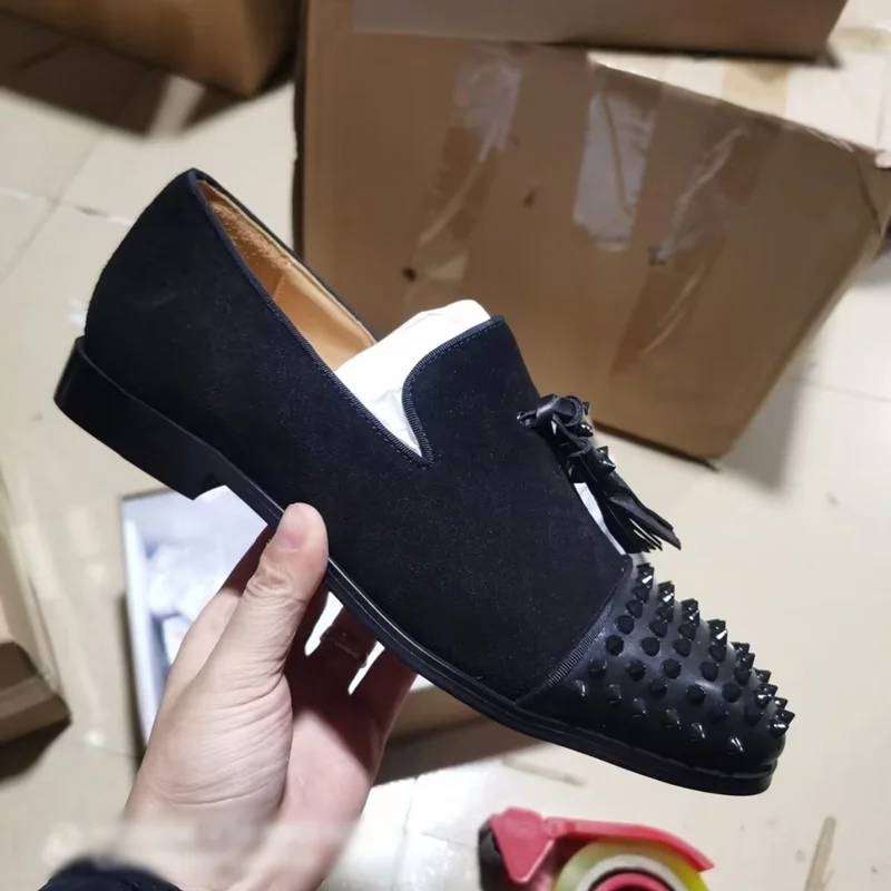 British Style Black Suede Loafers Fashion Men Tassel Shoes Luxury Spikes Shoes Thick Bottoms Slip On Leather Casual Shoes