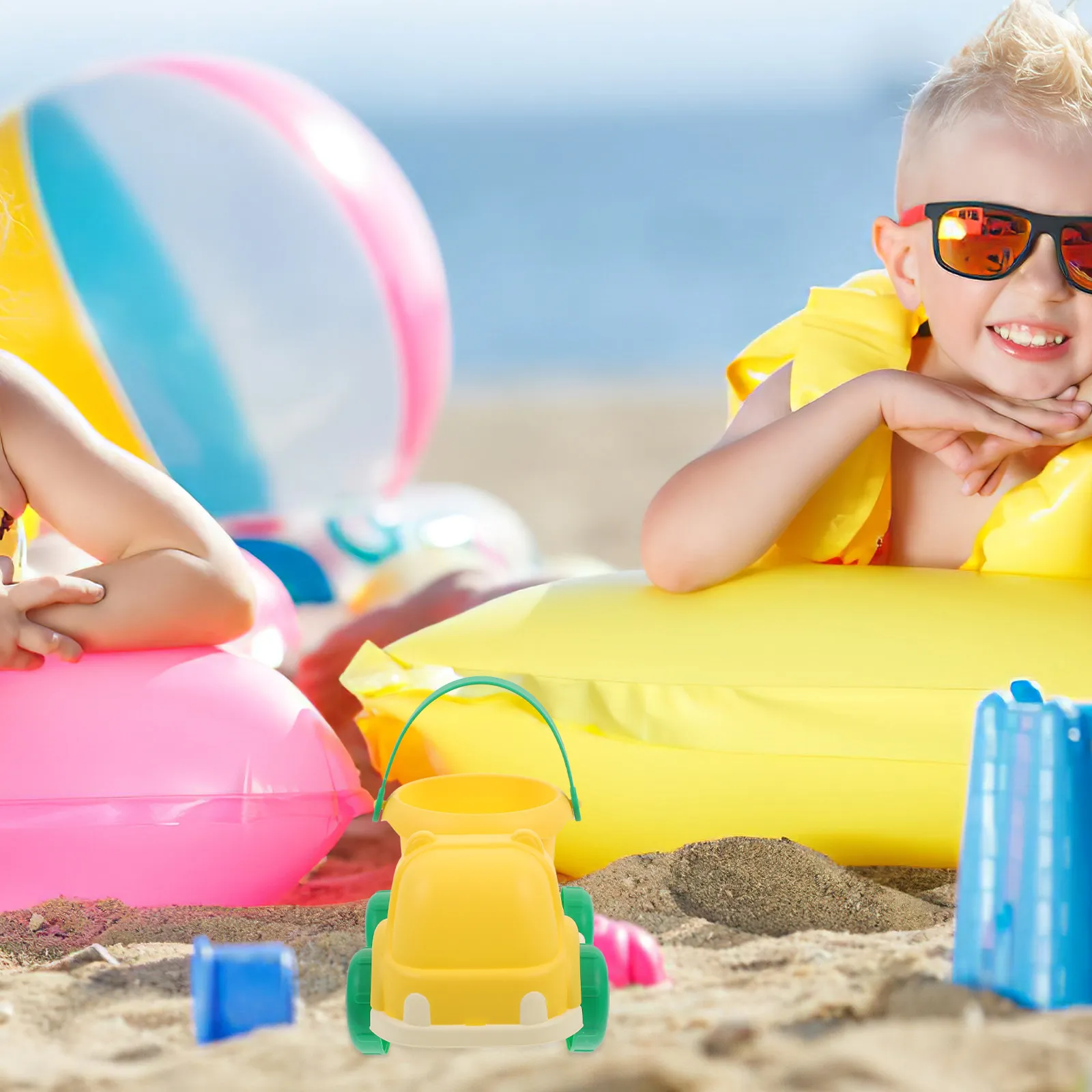 Beach Sand Truck with Removable Bucket High-Density Polyethylene Construction Strong Wear Break Resistance Non-Slip Base