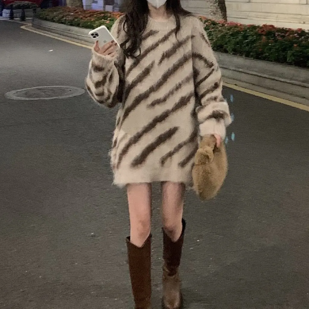 

Женская трикотажная куртка с рисунком зебры, свободная посадка с круглым вырезом, мягкая восковая верхняя одежда на весну, осень и зиму, новый стиль