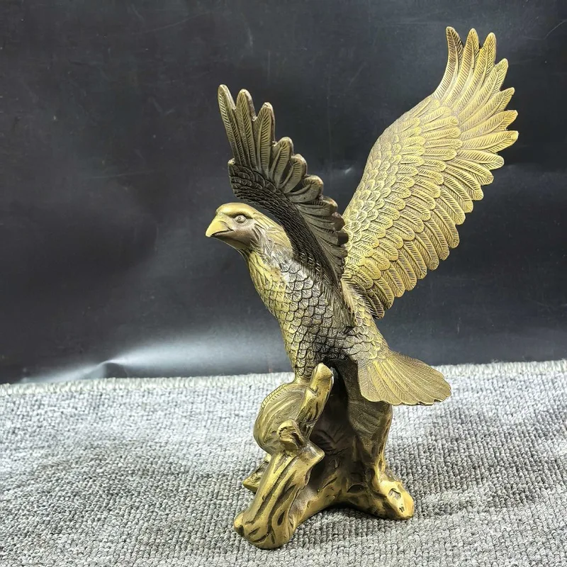 Copper ornament symbolizing grand ambition, Chinese-style eagle spreading its wings, home craft, business gift, majestic e