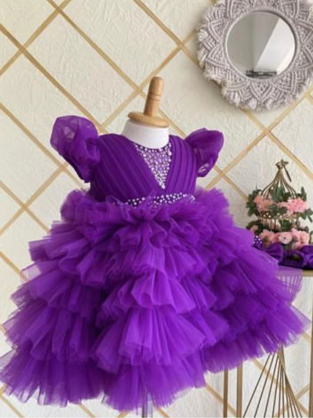 

Flower Girl Dress Purple Tulle Puffy Tiered Pearls Sequins For Wedding With Bow Kids Birthday Party First Communion Ball Gowns