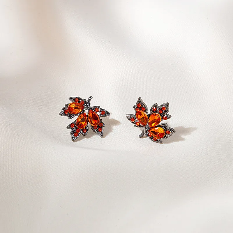 Exquisite rote Strass Zirkon Ahornblatt Ohrstecker für Frauen Vintage Persönlichkeit Kristall Ohrring Herbst Winter Charm Schmuck – Detail 3