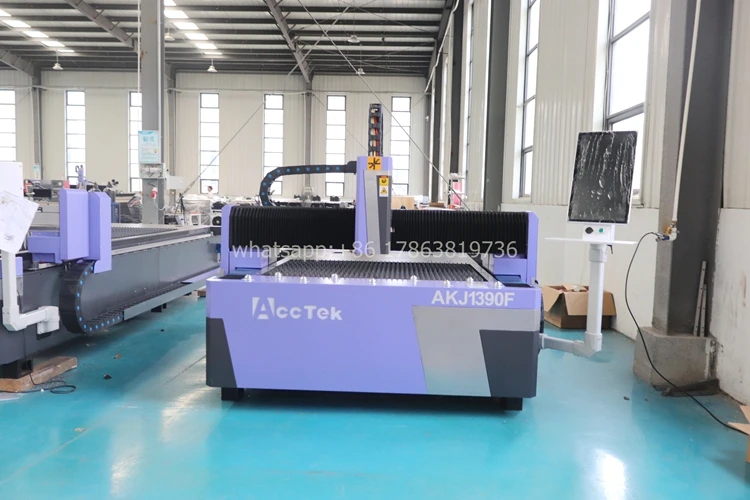 เครื่องตัดเลเซอร์ไฟเบอร์ Cnc โลหะ 2500W 3000W 4KW 6KW เครื่องตัดเลเซอร์ราคา