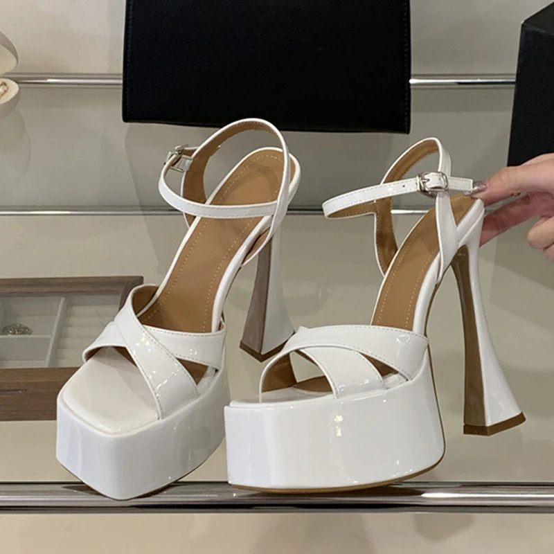 

Женские босоножки Liyke в стиле Runway на очень высоком каблуке, модные летние туфли на платформе с квадратным открытым носком из лакированной кожи, массивные сандалии