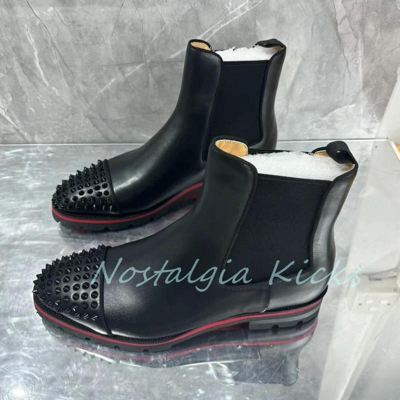 Retro Braune Wildleder Chelsea Stiefel Nieten Zehen Rindsleder Stiefeletten für Männer Streifen Metall Nieten Lässige Winter Wüstenstiefel