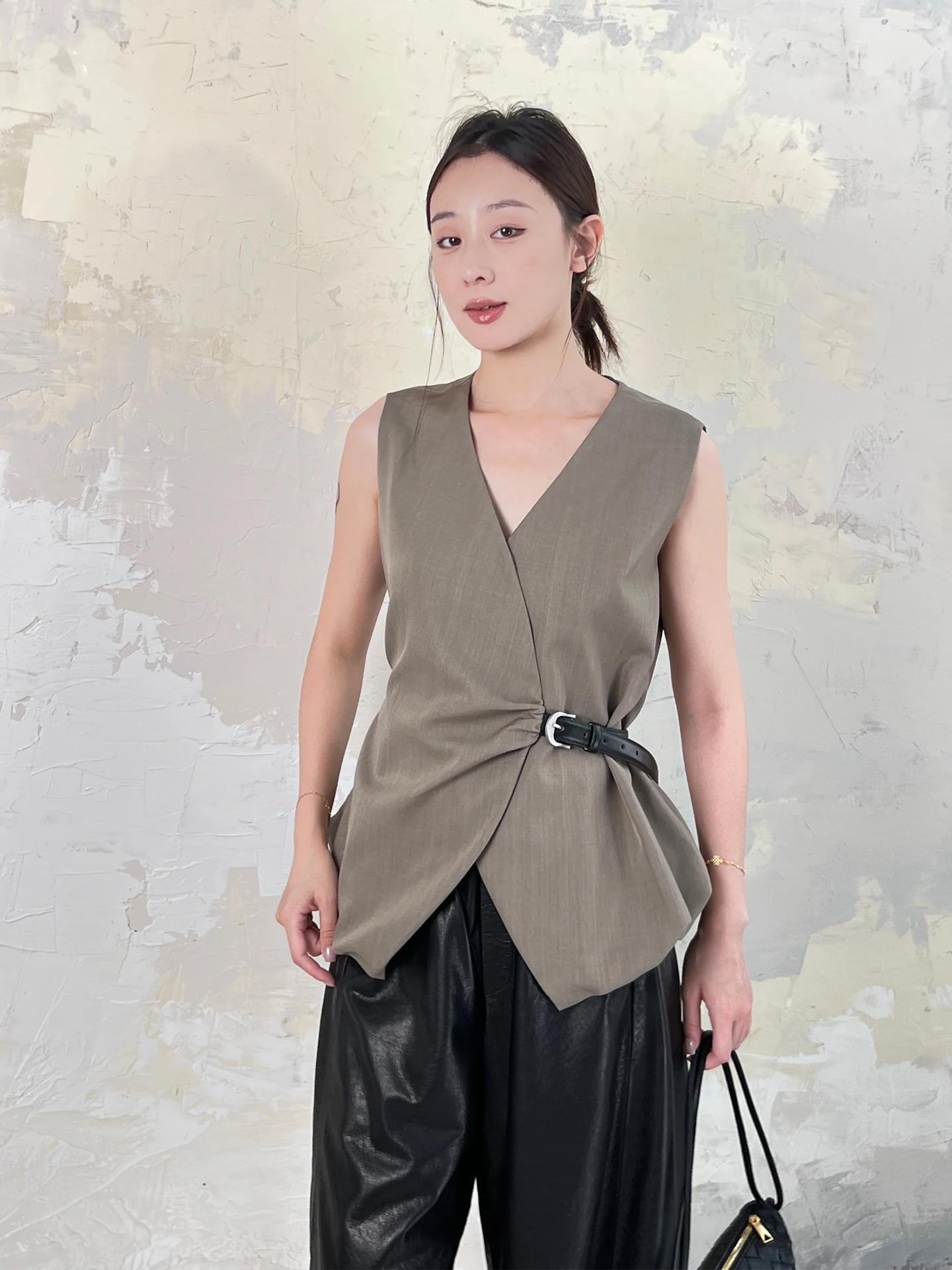 

Chaing 2025 Autumn New Design Simple Sle Svel High Slimming Jaet Vest Polyester Fiber V-ne Regular Length