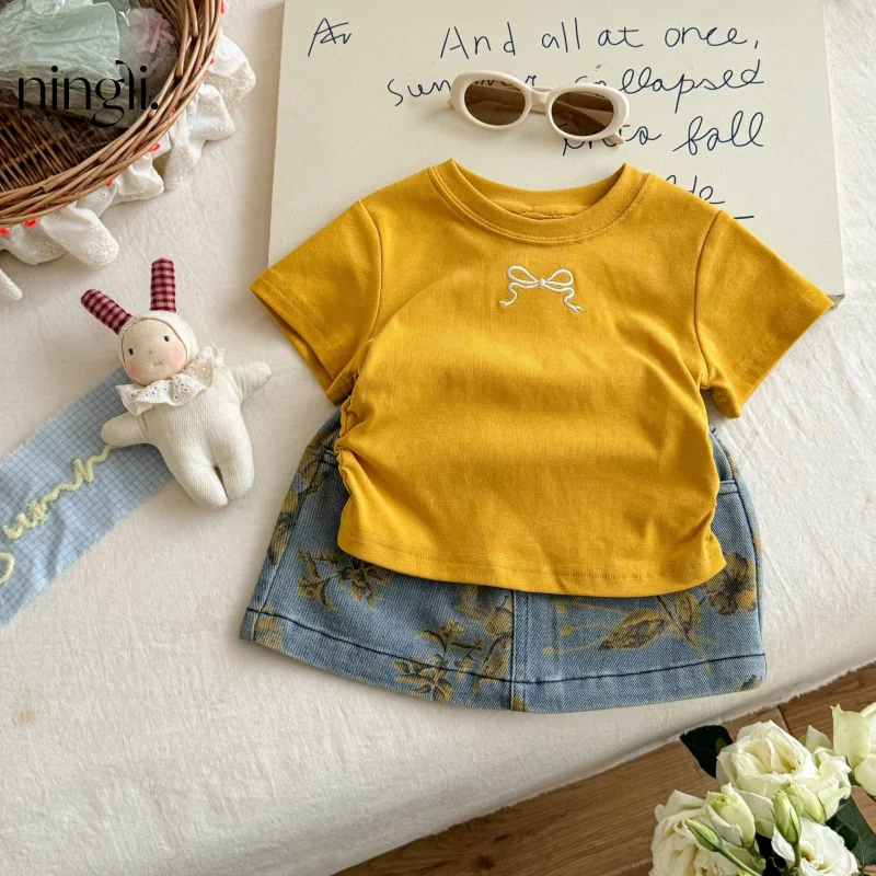 

Girls' Summer Outfit New Children's Short SleeveTTrendy Two-Piece Set with T-Shirt and Denim Skirt