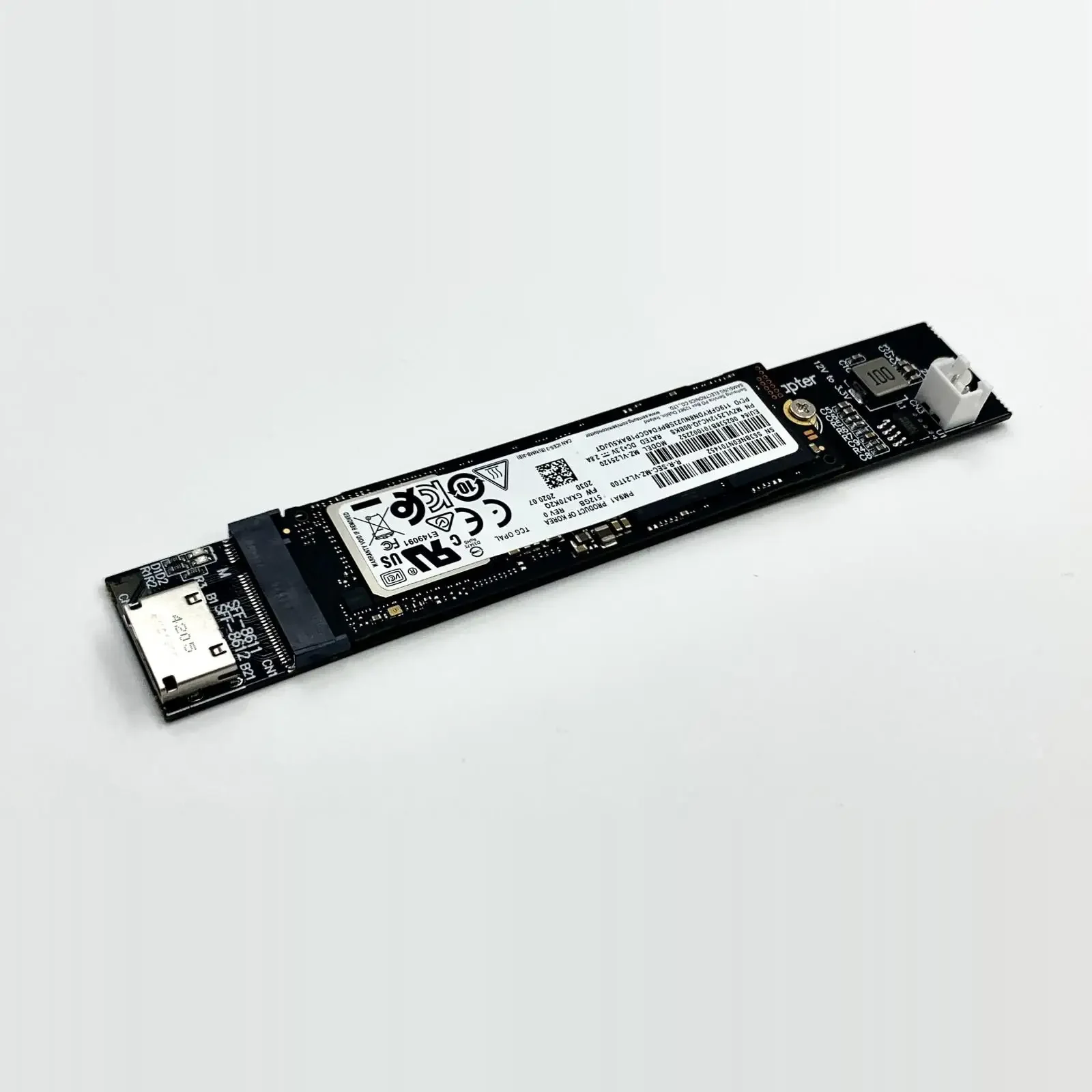 Karta rozszerzeń ADT SFF-8611/8612 do M.2 NVMe M-key SSD F9934/F4D Gen4 64 Gb/s jest do tyłu kompatybilna z Gen3