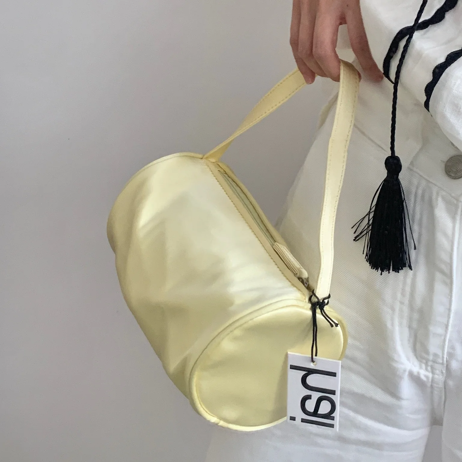 Bolso de mano de satén de seda cilíndrico hecho a mano para mujer, pequeño nicho, diseñador Hai