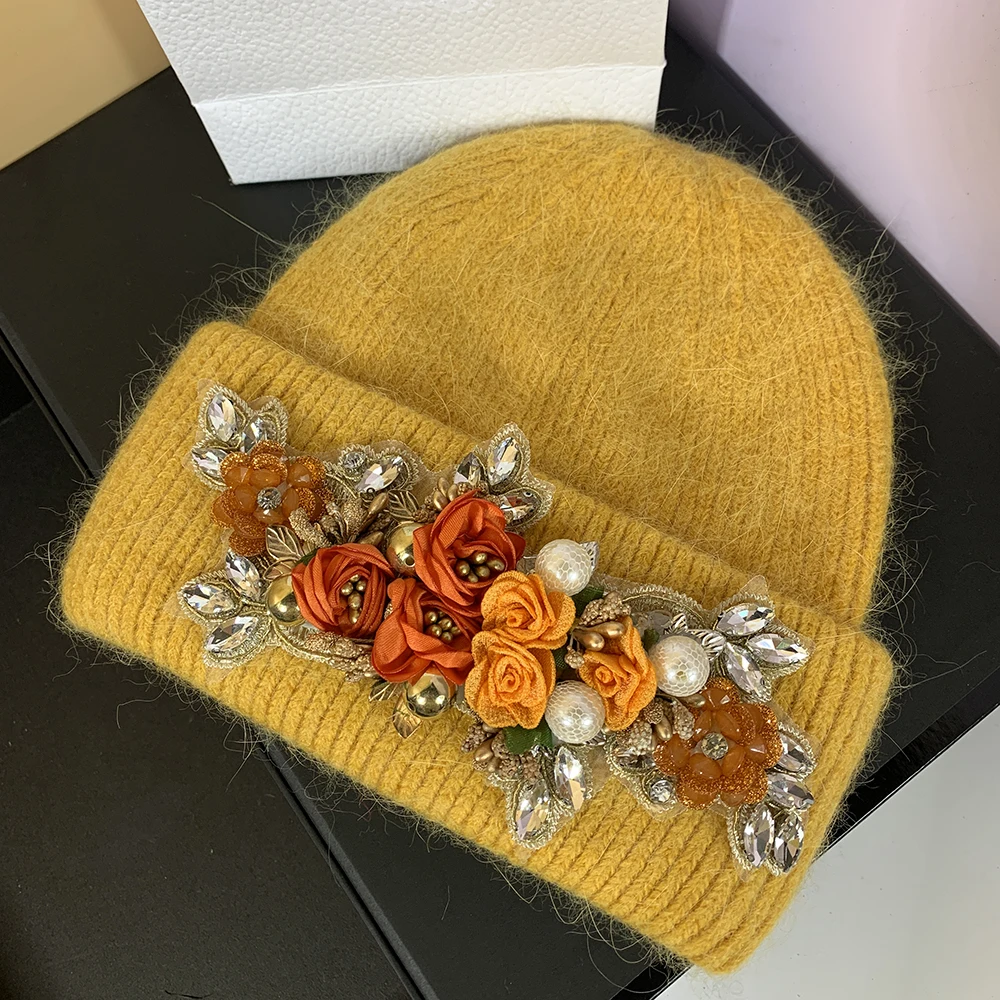 2023 New Designer Brand Rabbit Fur Knitted Hat with Flower Bouquet Pearls Winter Hats Lady Soft Warm Wool Skullies Beanies