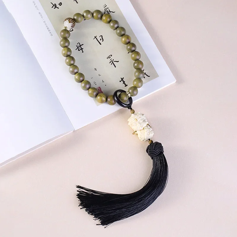 

Natural Green Sandalwood Handheld Bodhi Bracelet Comes with A Fragrant Fragrance Tassel Style Buddha Beads Prayer Beads Jewelry