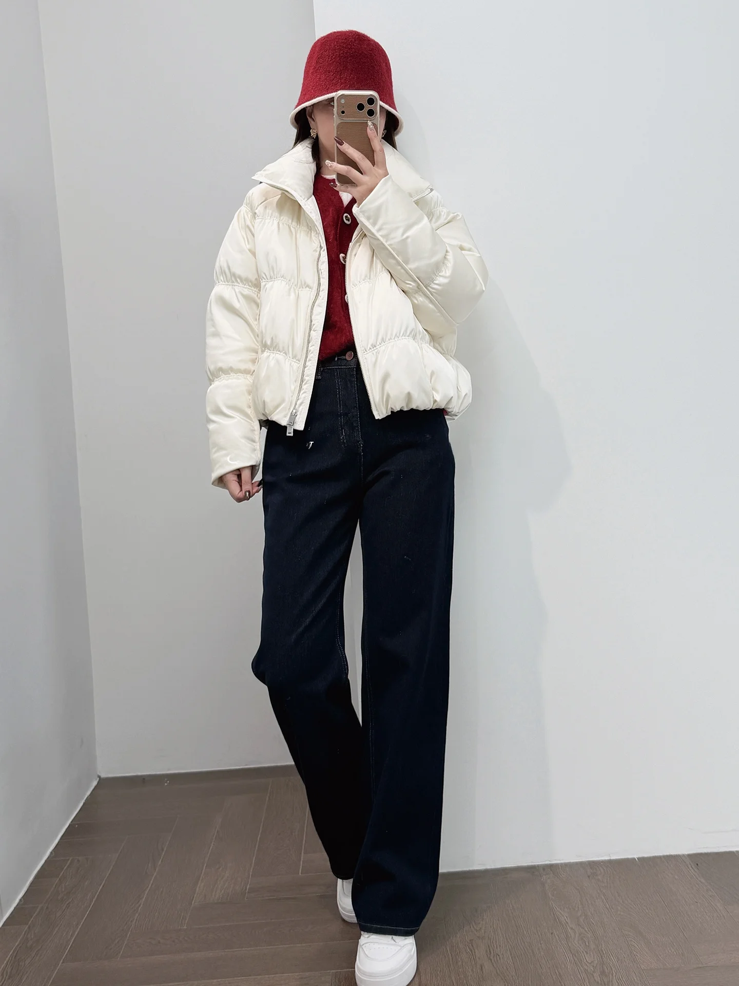 

Мягкое и теплое зимнее пальто из гусиного пуха Ele ort с дизайном в виде светящейся личинки для женщин. Гарантия тепла.