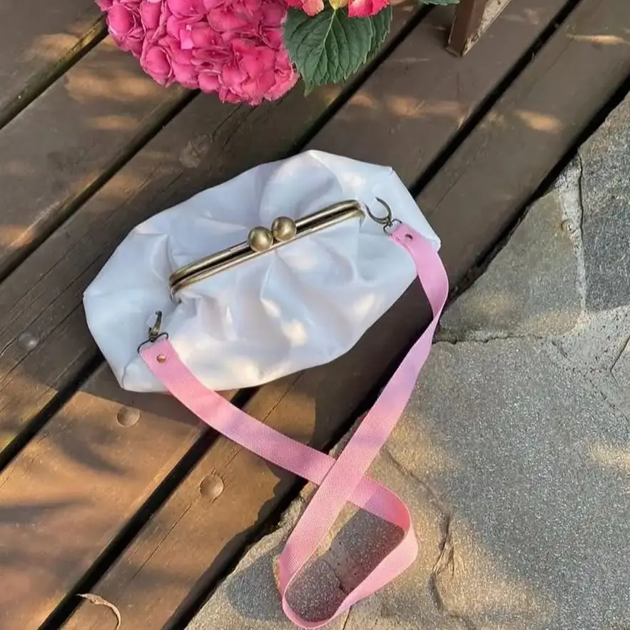 

ОЧЕНЬ В ВИНТАЖИ Большой кошелек Кожаная сумка Клатч с объемным лаком Kiss Lock Пышный клатч Большой кошелек с глубокими складками 35x23x12 см