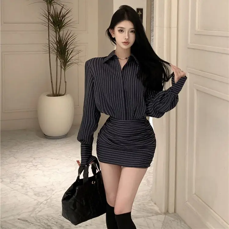 เสื้อเชิ้ตแขนยาวลายผู้หญิงฤดูใบไม้ร่วงใหม่เอวบางและบางกระโปรงสะโพกย้อนยุค streetwear สลิมฟิตชุดเซ็กซี่