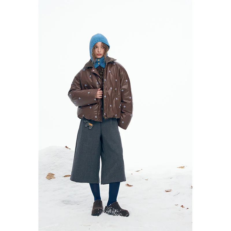 ELFSACK 2025 겨울 신상품 Y2K 미니멀리스트 캐주얼 인조 가죽 솔리드 플로럴 그래픽 라펠 숏 다운 재킷 여성용