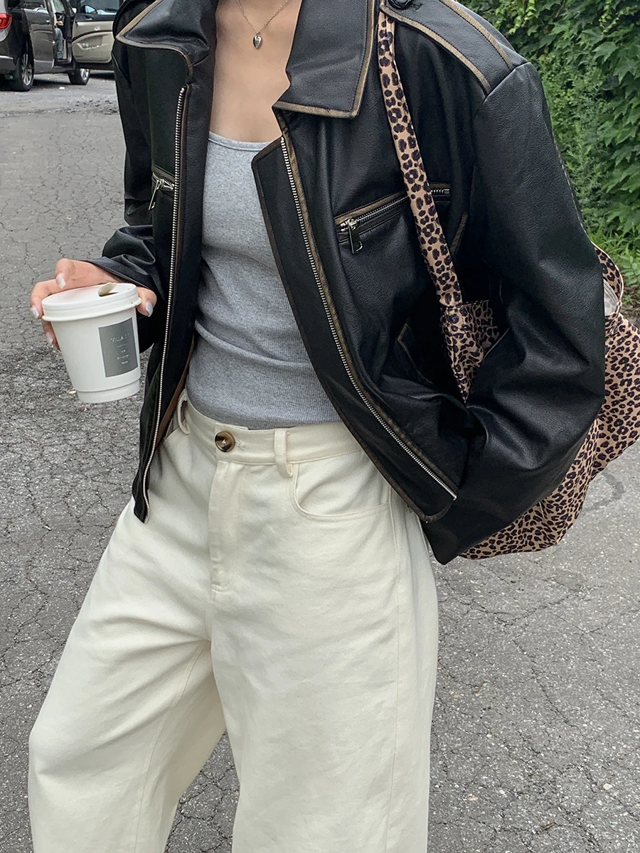 جاكيت جلد أسود للنساء بتصميم أمريكي عتيق راقٍ لخريف 2025