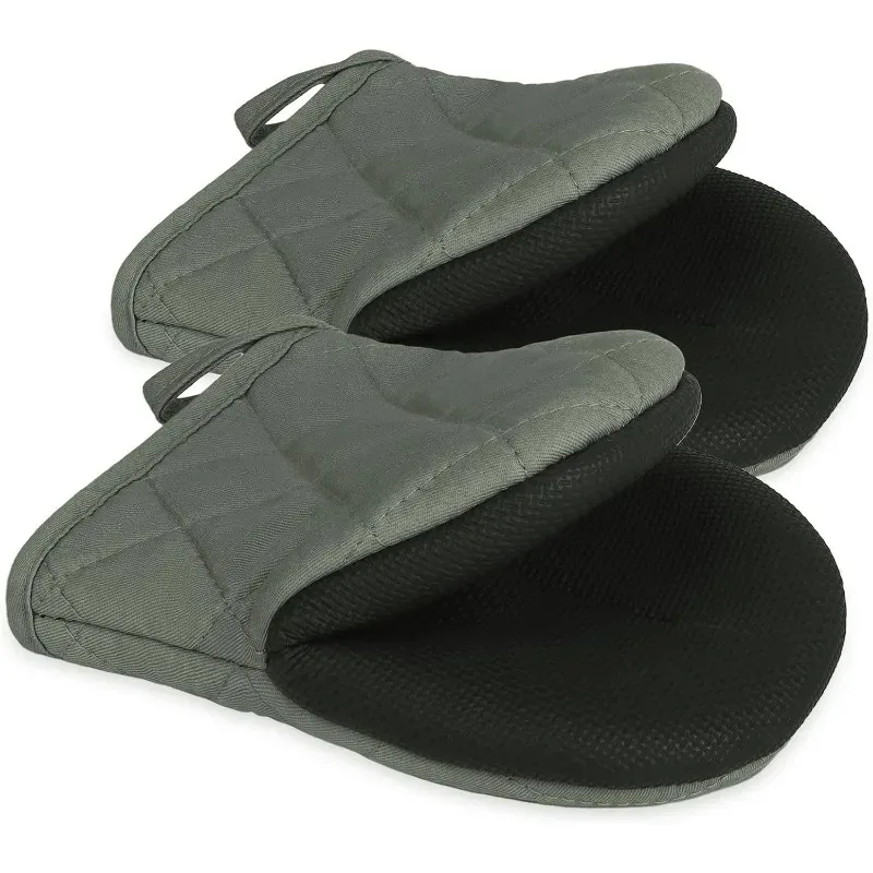 1 Pair Short Oven Mitts for 500° Non-Slip Grip Surfaces and Hanging Loop, Heat Resistant Silicone Kitchen Mini Oven Mitts