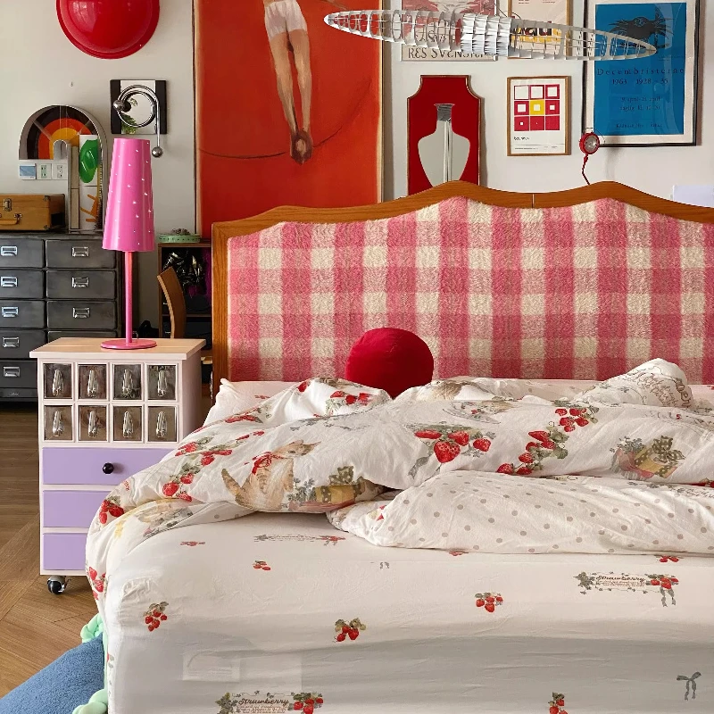 

Soft package medieval solid wood small apartment, master bedroom dopamine Maillard