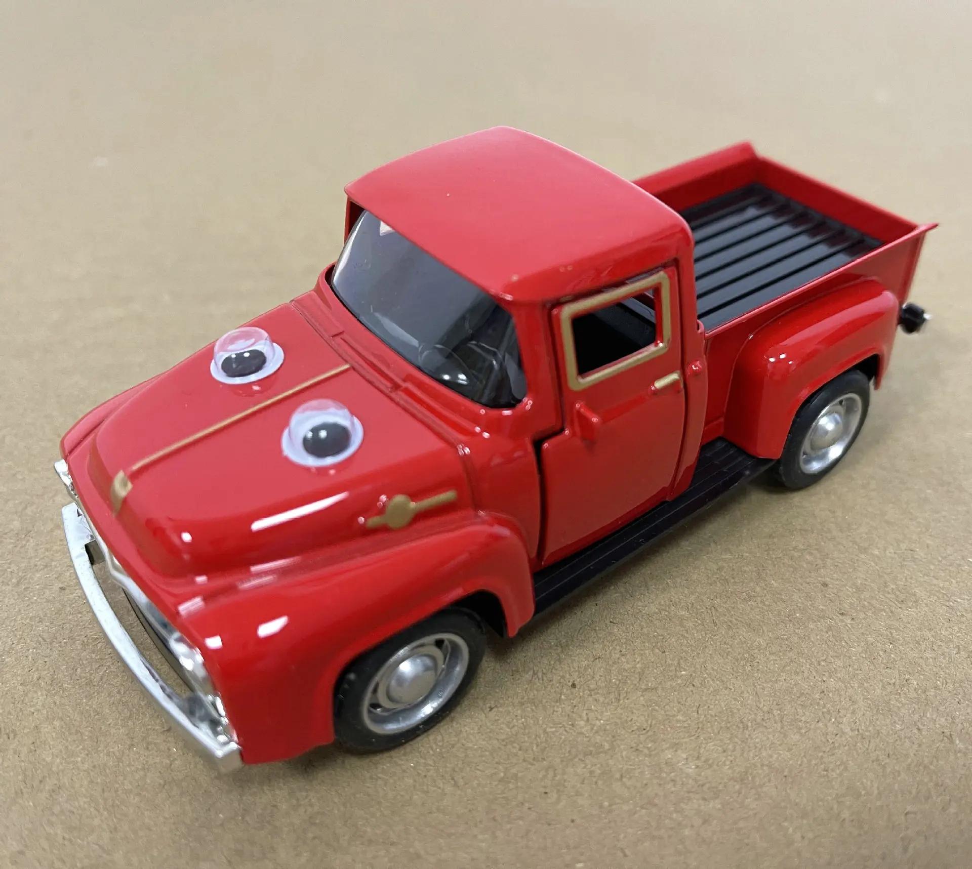 Nieuwe Cartoon Schattige Grote Ogen Legering Pick-Up Truck Speelgoed Auto Model Simulatie Retro Auto Pick-Up Truck Speelgoed Jongen Geschenken