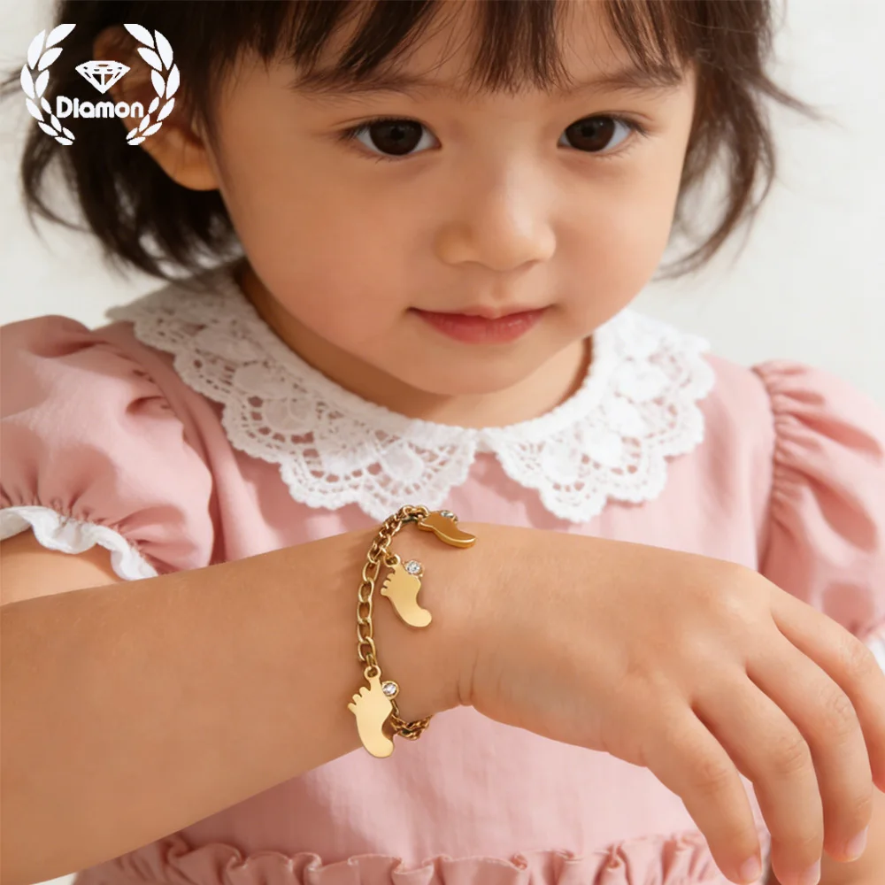 

Персонализированный браслет с бриллиантами и детскими следами, очаровательное ювелирное изделие с именем на заказ, цепочка на руку из нержавеющей стали для женщин и детей, подарок