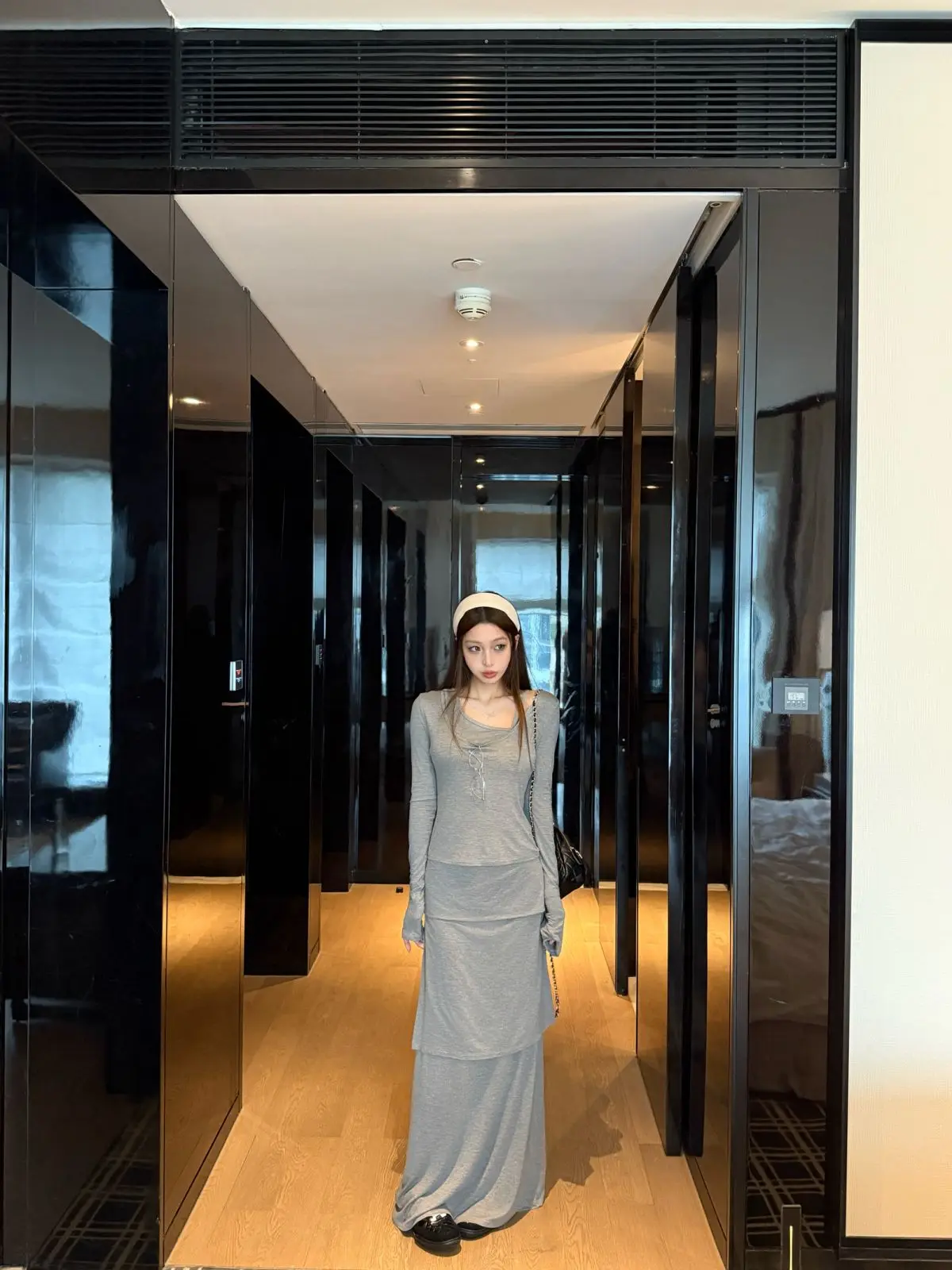 

Gray Slim Fit Shoulder Bared Long Sleeve T Shirt Women's Spring Patchwork Skirt Butt Covering Two Piece Set Commute Style