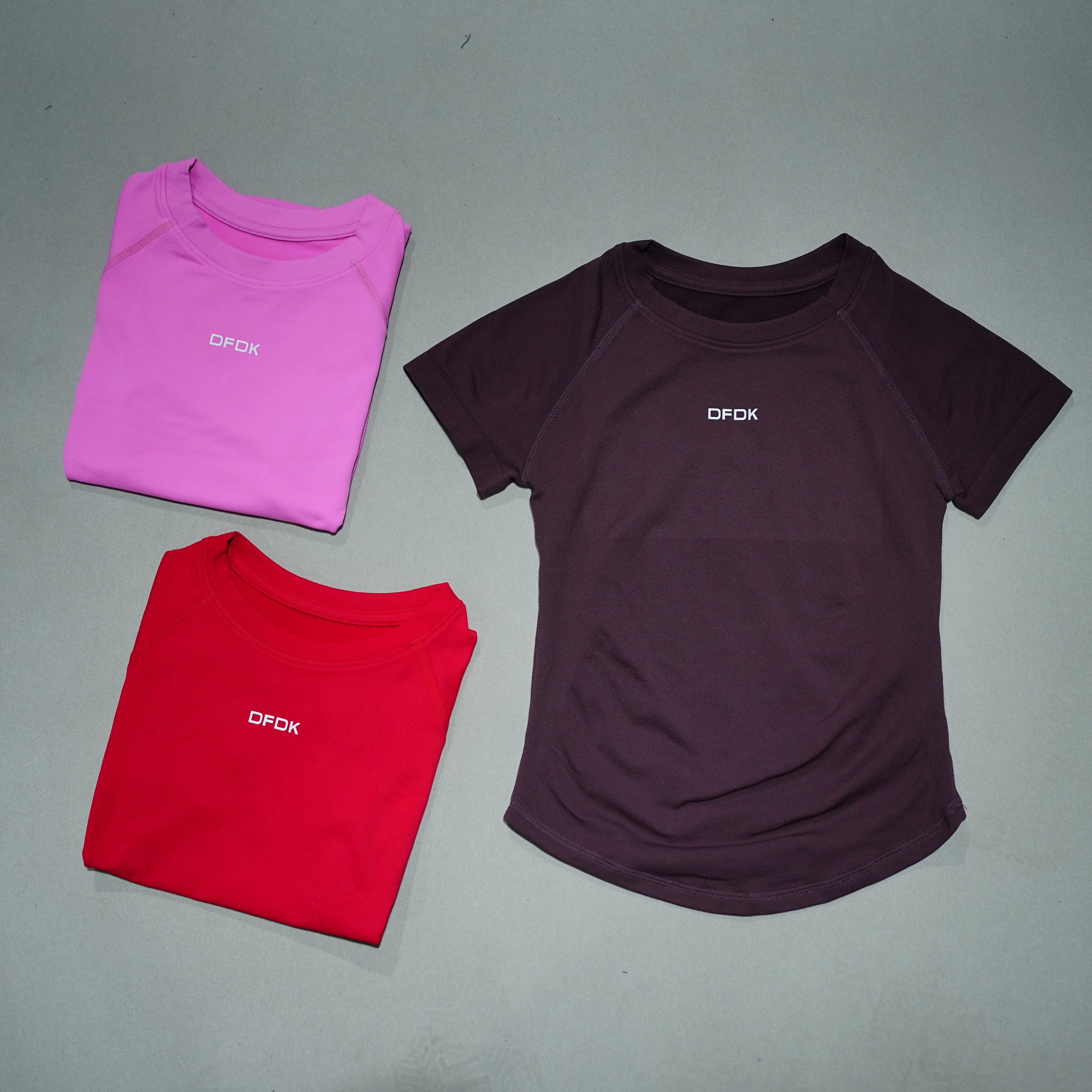 camiseta-esportiva-feminina-respiravel-e-de-secagem-rapida-dfdk-gola-redonda-manga-curta-ajuste-slim-compressao-casual-para-academia-yoga-e-corrida