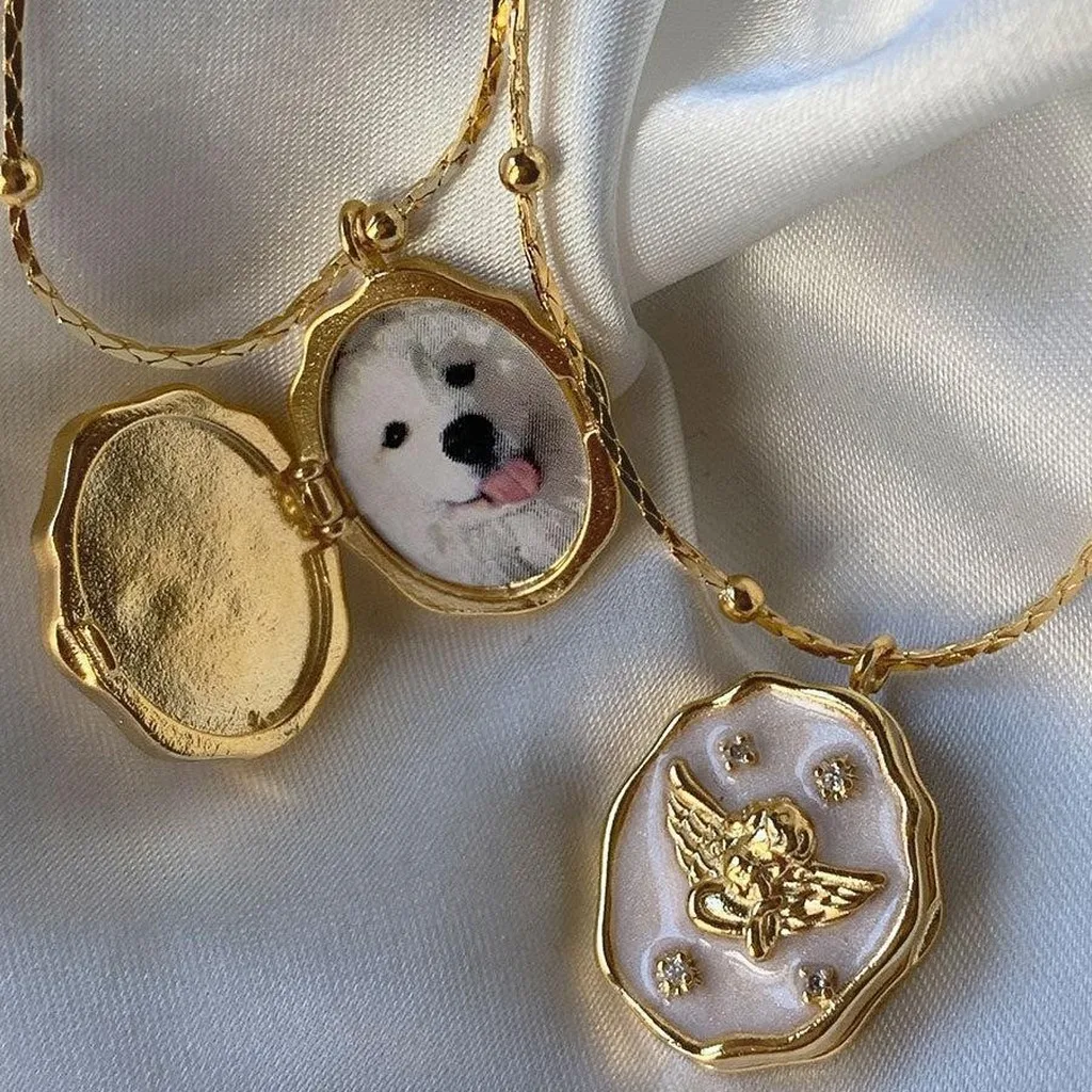 Openable Photo Locket Necklace for Women Retro Angel Embossed Pendant With Imitation Diamonds Gold Plated Fashion Clavicle Chain