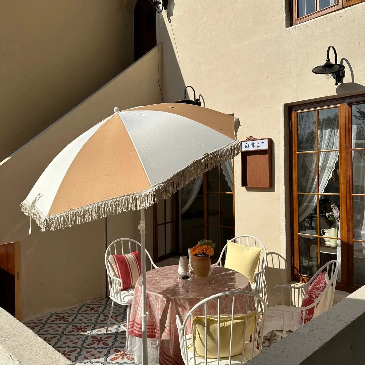 

Outdoor color matching sun umbrella folding garden fringed parasol two fold leisure sunscreen garden umbrella camping table and