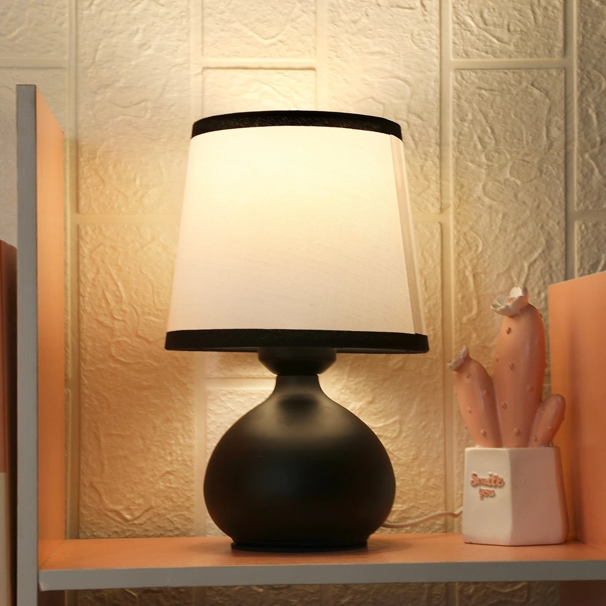 Modern linen art table lamp LED home lighting decoration table lamp suitable for bedroom lighting