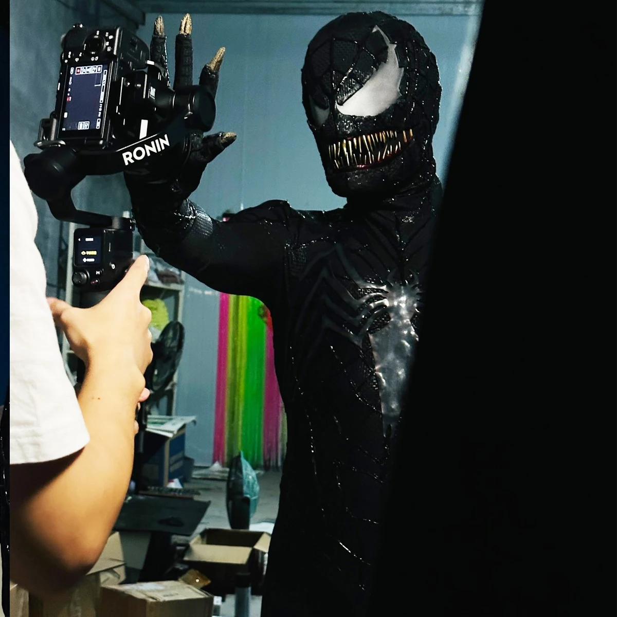ヴェノム スパイダーマン スーツ マスク付き 可動式顎 1:1 3Dカラー