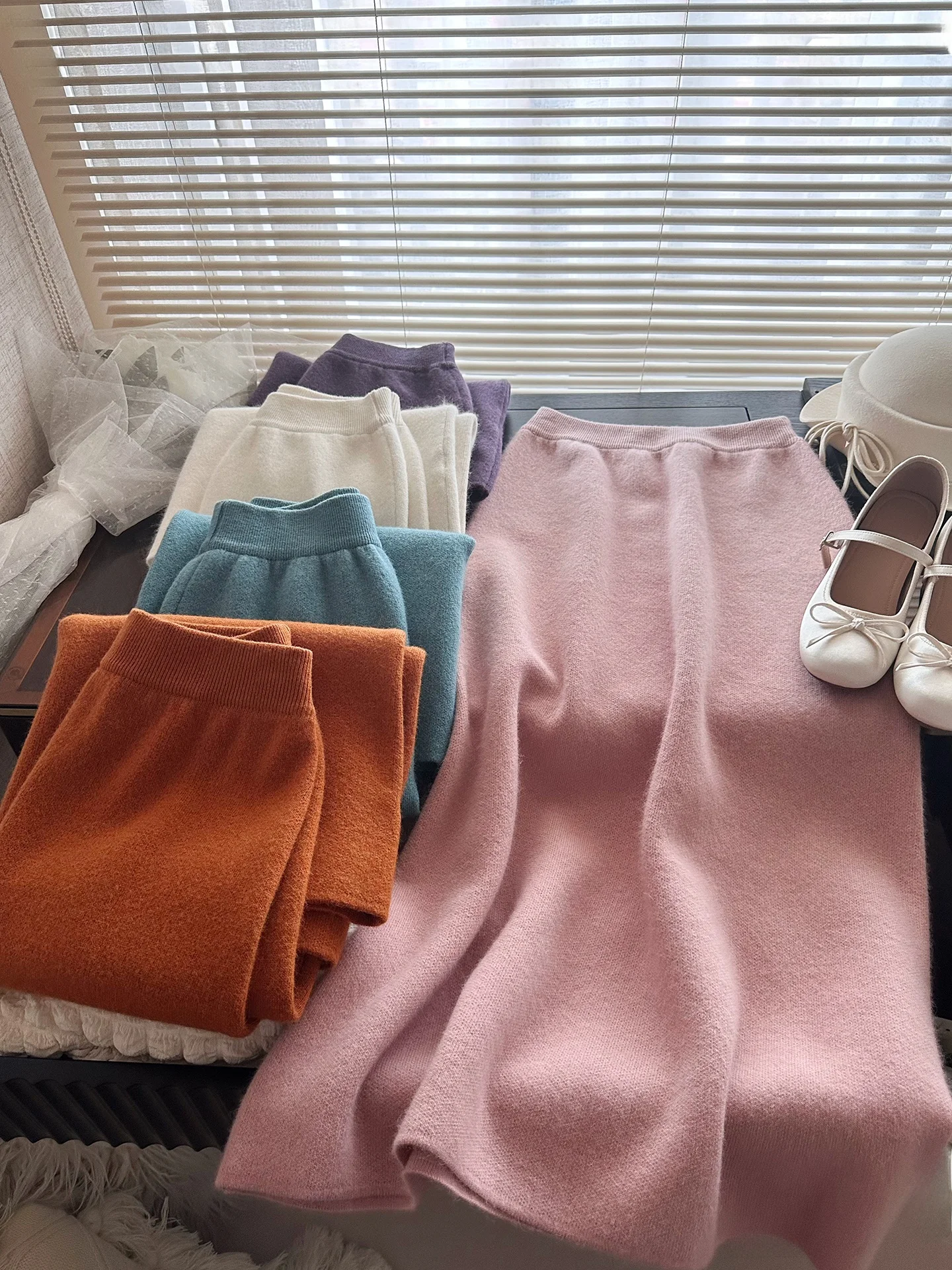 

Корейская дизайнерская шерстяная вязаная юбка-обертка, стройнящая фигуру, универсальная женская модная модель для осени и зимы, новинка.