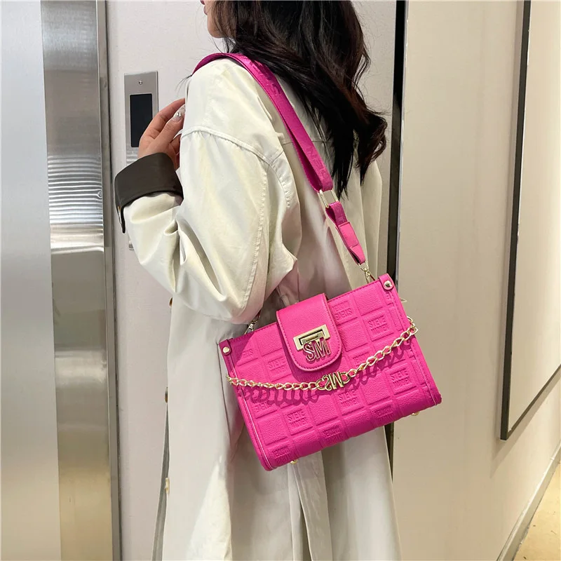 

2025 Plaid Tote Bag, Niche Letter Print Shoulder Purse for Women, Fashion Chain Crossbody Tote Chic Bag Versatile Sling Bag​