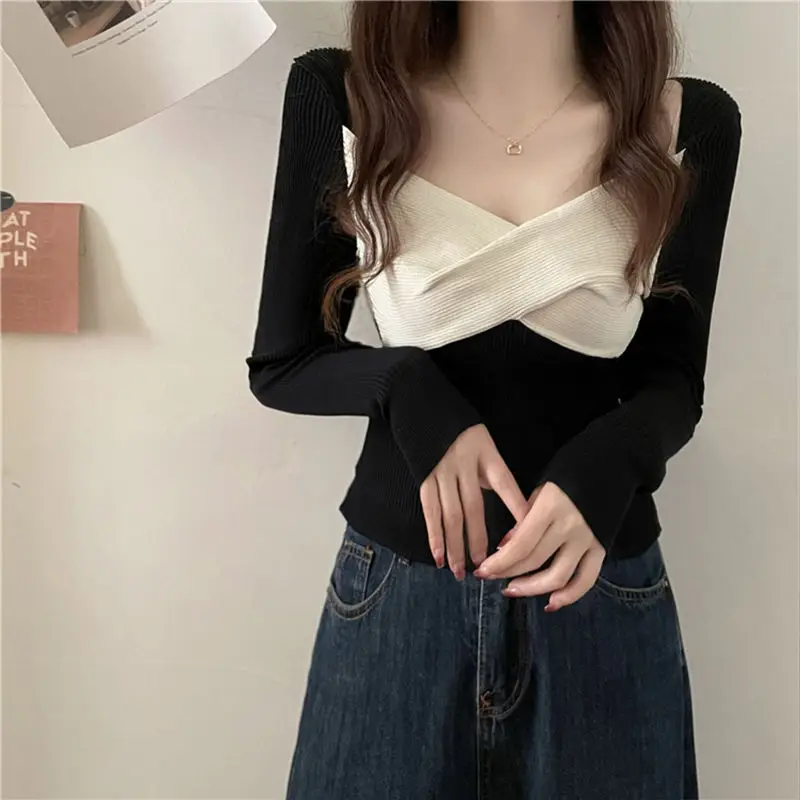 Interior Slim Fit and Slimming Top for Women Retro Contrasting Color Long Sleeved Sweater Design Niche V-neck Knit Sweater Ins