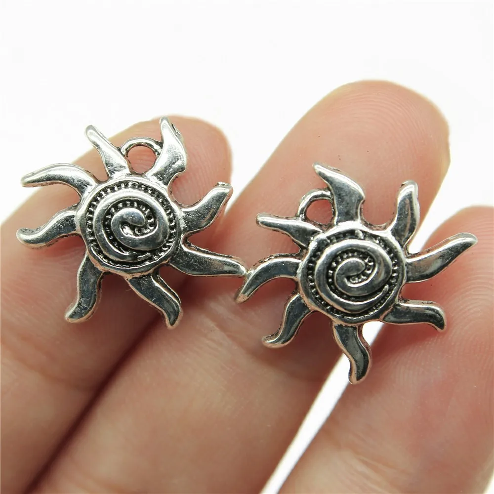 20 pcs / lot Sun Pendant Charms Warna Perak Antik Sun Charms Jewelry DIY Sun Charms Untuk Pembuatan Gelang