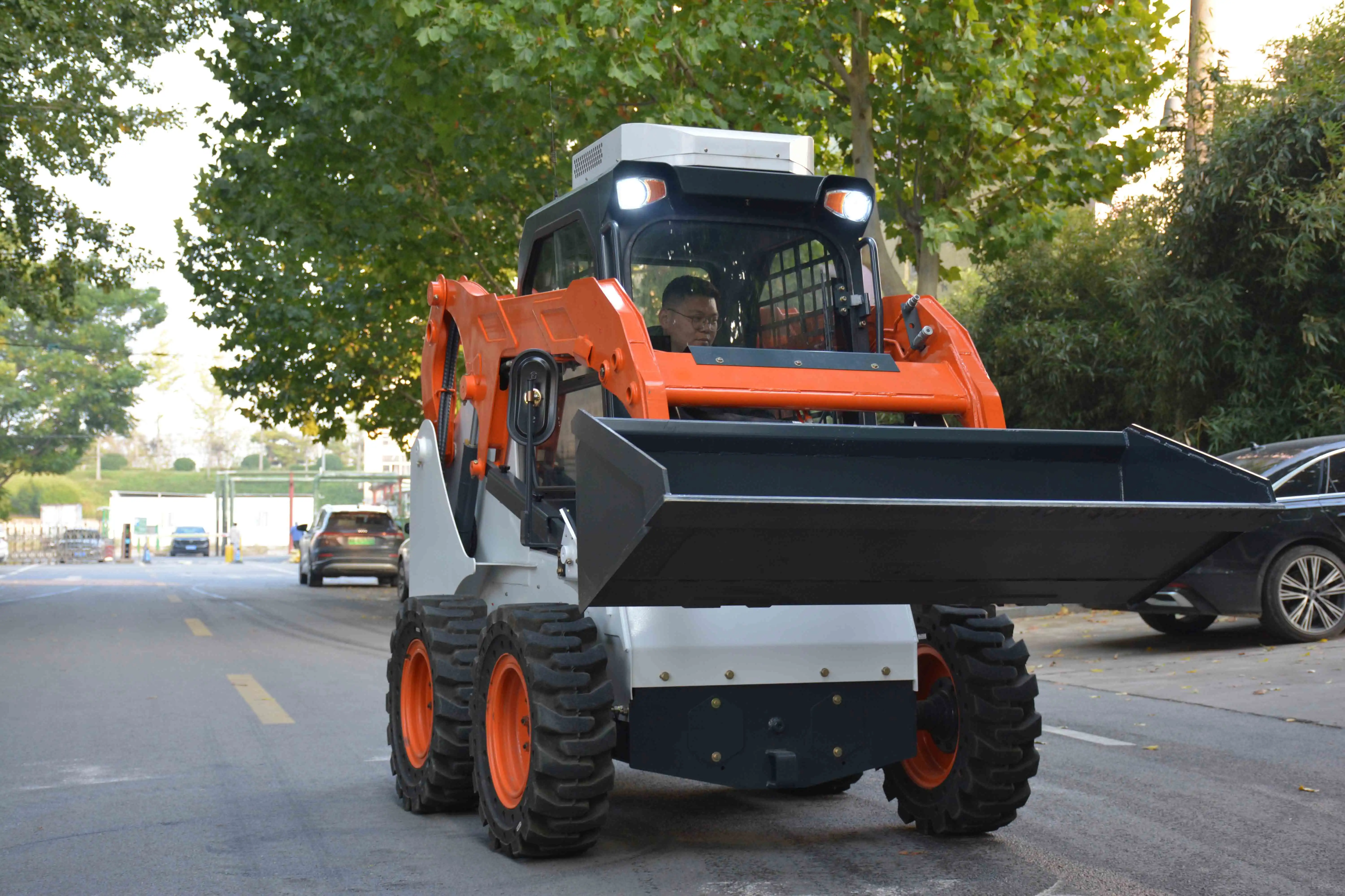 AST 맞춤형 스키드 스티어 로더 휠 로더, 캐빈 포함, 가족 농장 과수원 작업 및 건설 작업용