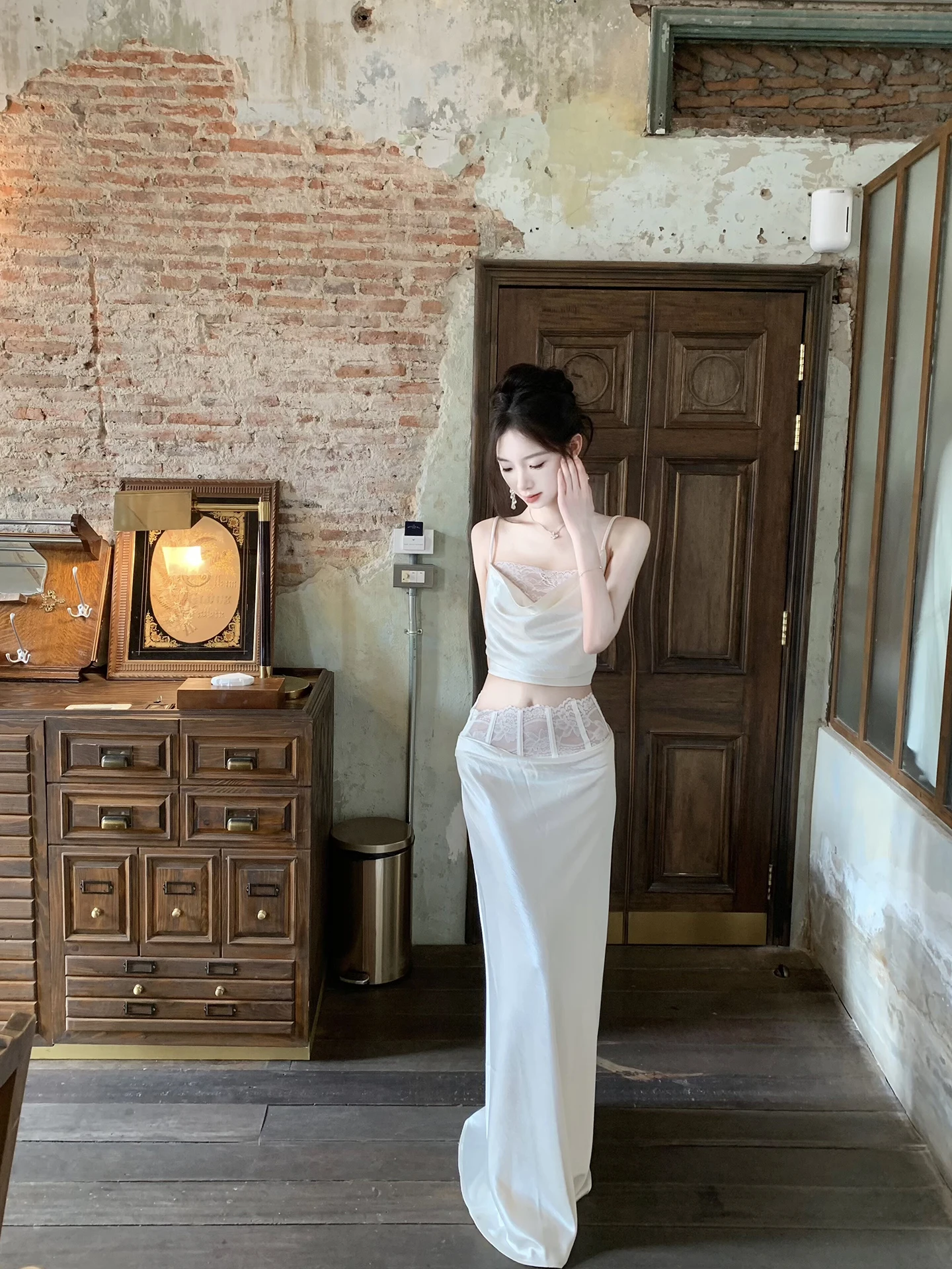 

J11 Studio【Glass Beauty】Silk Lace Splice Strapless Halter Top And Fish Tail Skirt Women's Fashion Spring Outfit Set