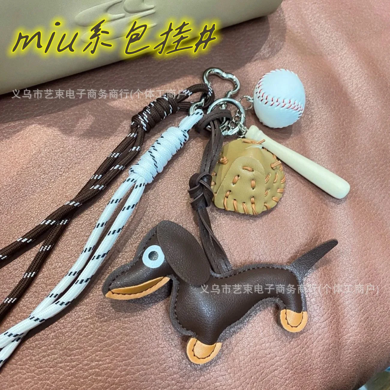 

Fashionable Sausage Dog Keychain Bag Charm Car Decoration High-End Feeling Toy Figure School Bag Accessory Gift