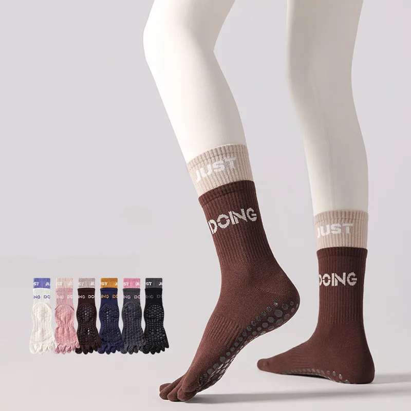 

Хлопковые носки для йоги, Нескользящие профессиональные напольные носки для пилатеса с пятью пальцами, женские спортивные носки для тренировок в помещении, тренажерного зала, фитнеса, средней длины