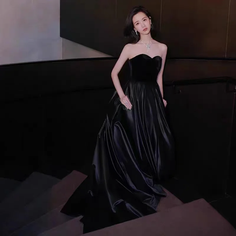 

Temperament Black Satin Pleated Evening Dresses A-Line Strapless Off Shoulder Sleeveless Sweep Train Backless Lace Up Party Gown